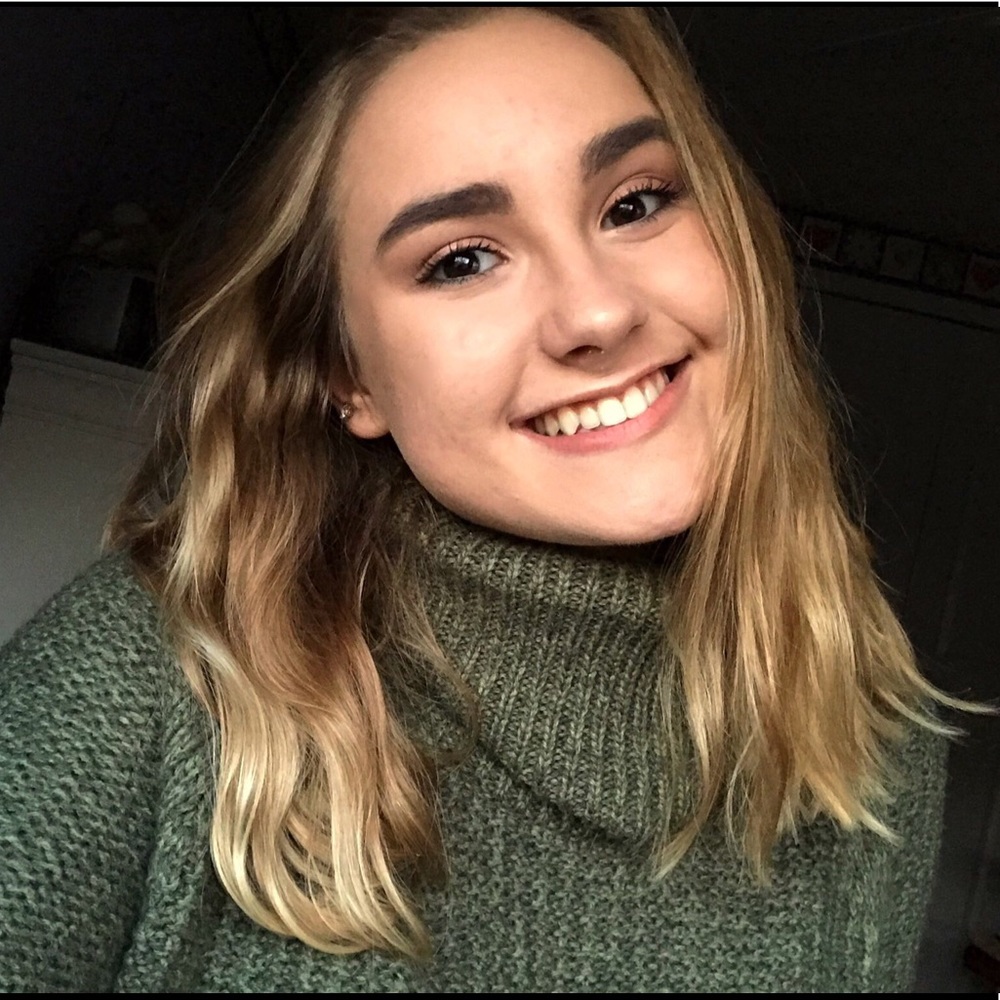 Meet your Posher, Alexis